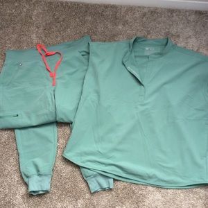 Excellent condition women’s FIG scrubs